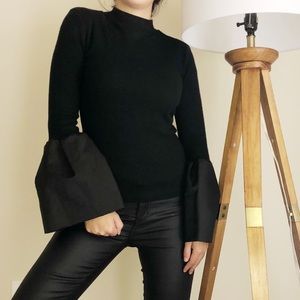 Bell sleeves sweater